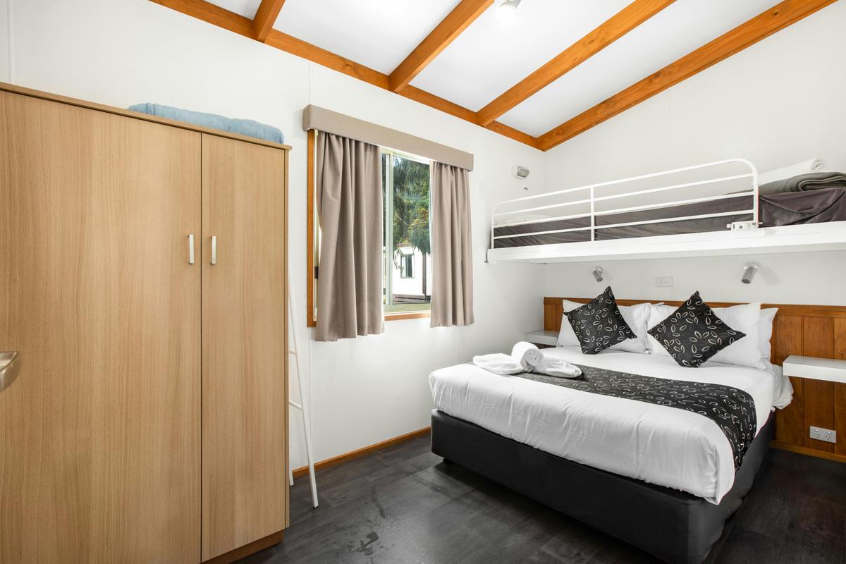 Tribunk in the two-bedroom deluxe cabin