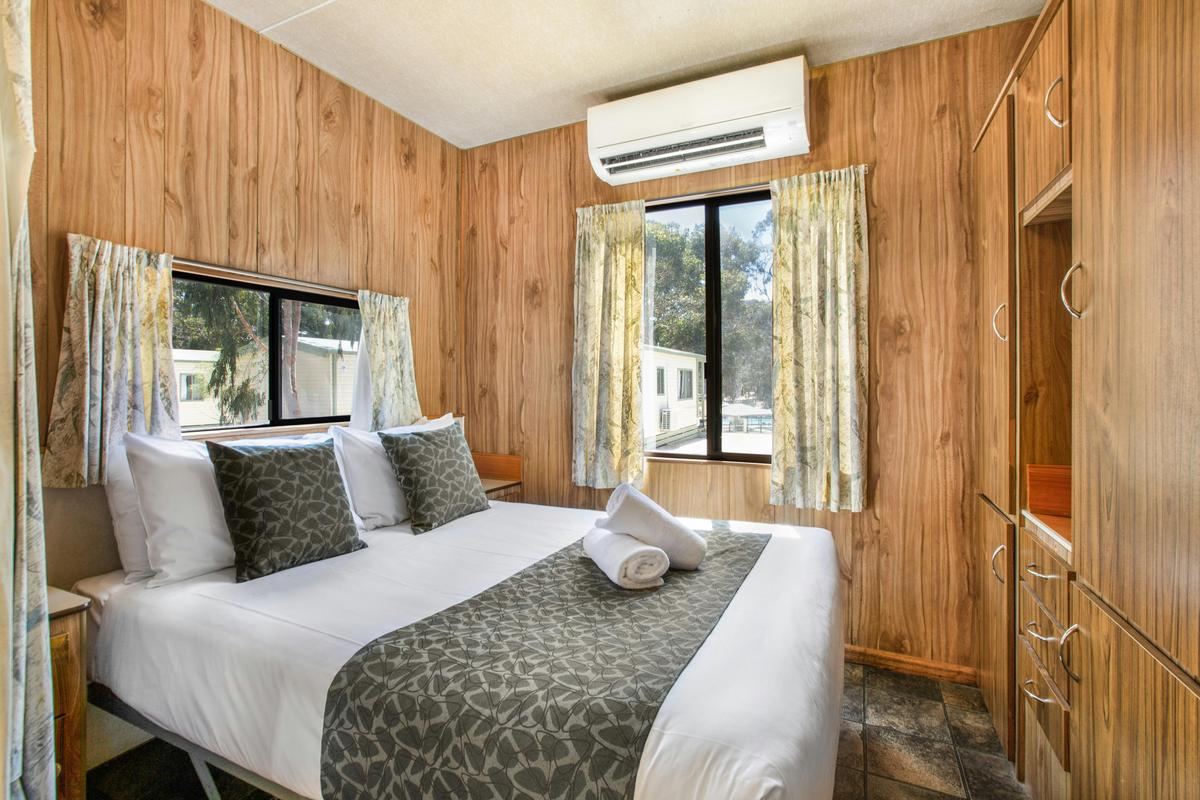 Queen bed in the Budget Park Cabin