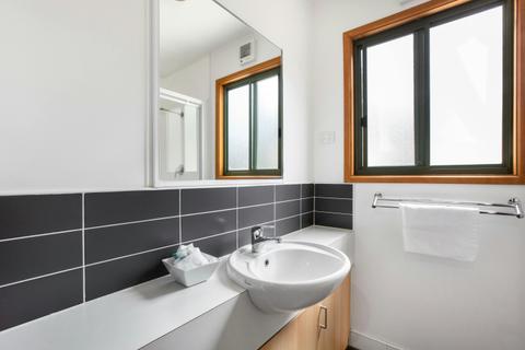 Bathroom in the two-bedroom deluxe cabin