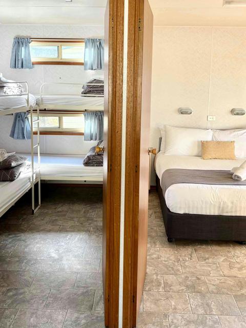 Deluxe Cabins - Sleeps 6