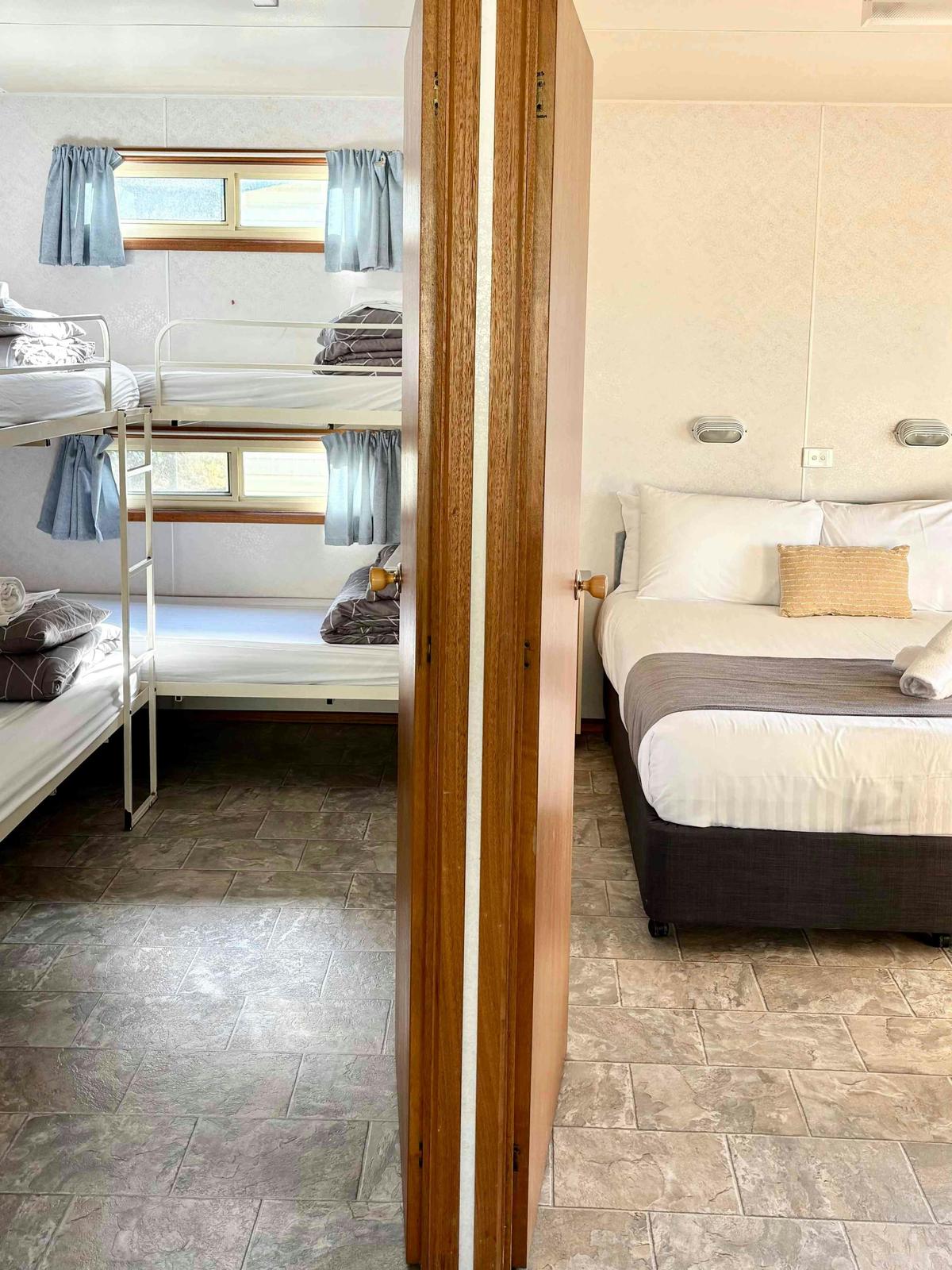 Deluxe Cabins - Sleeps 6