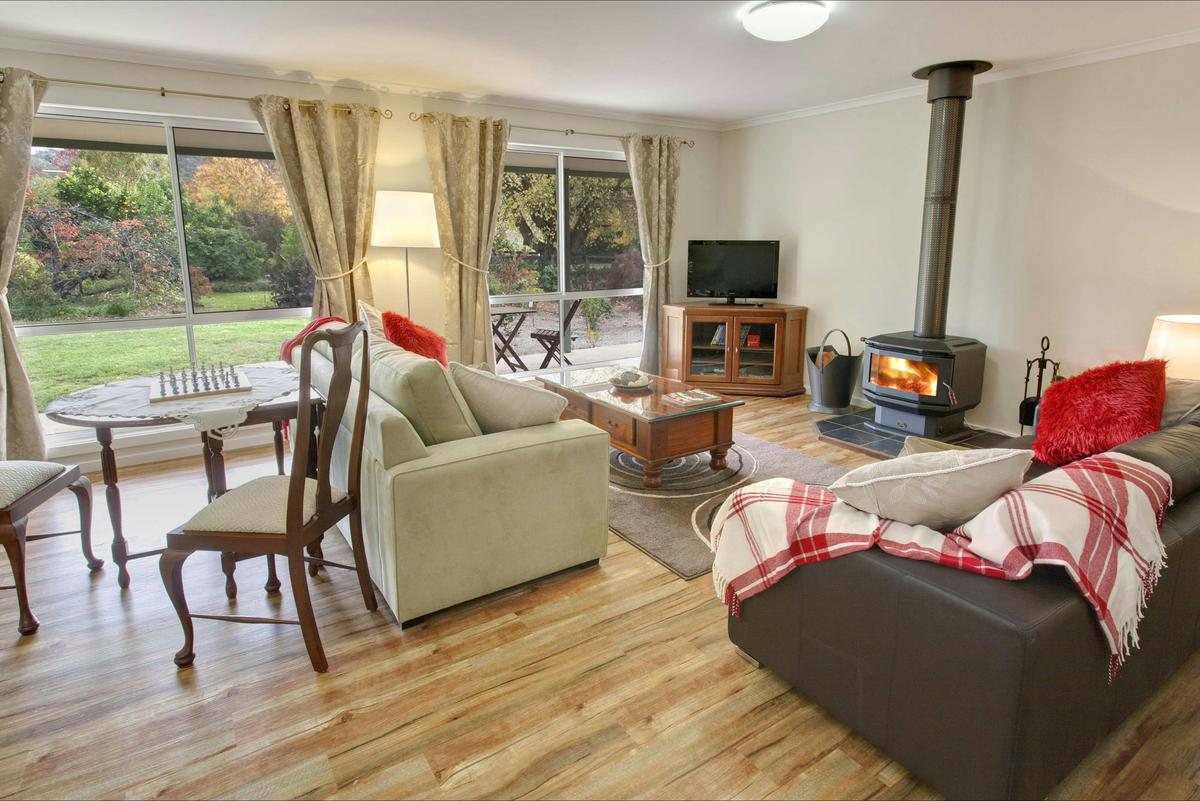Brookfield Guest House Lounge Room