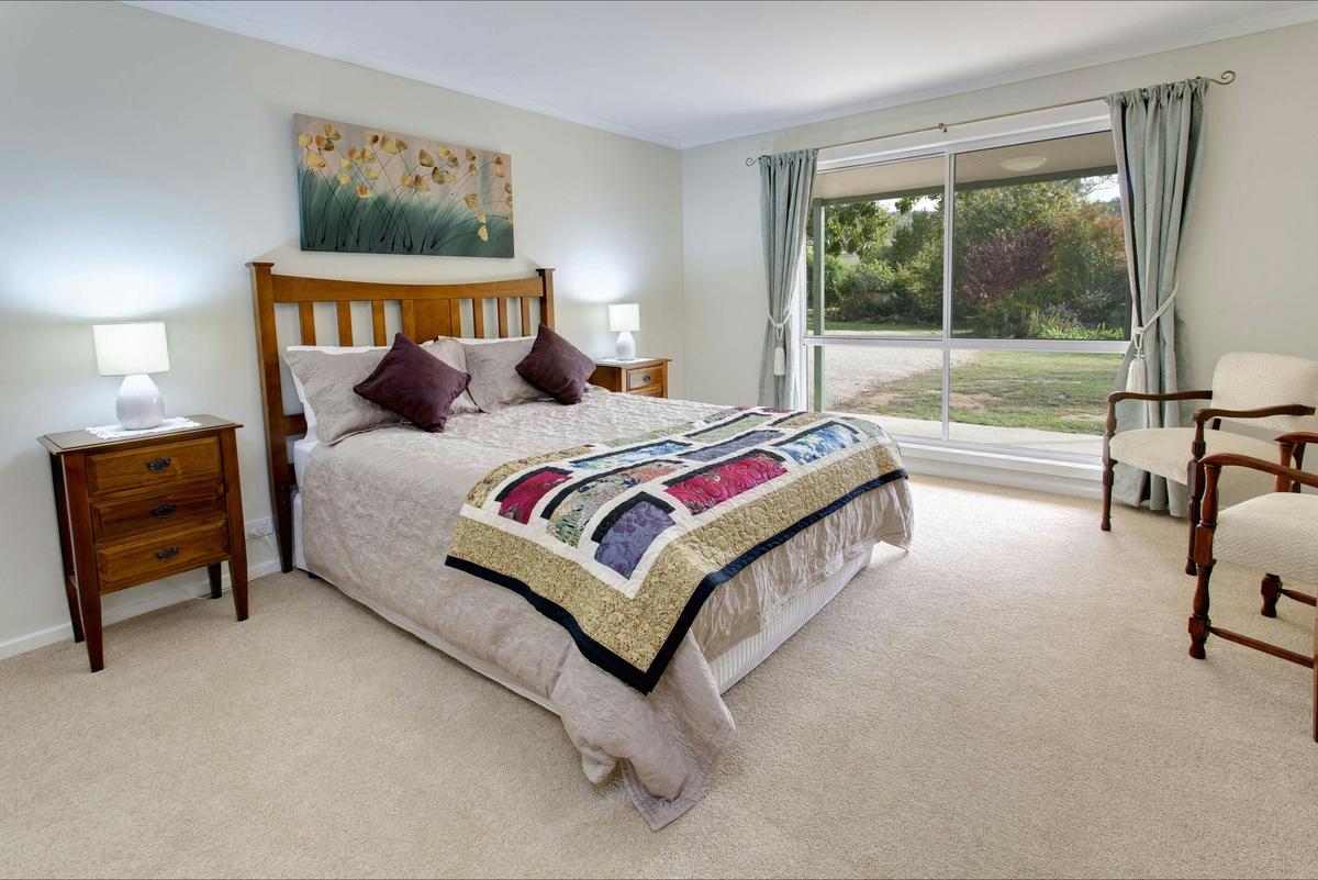Brookfield Guest House Main Bedroom