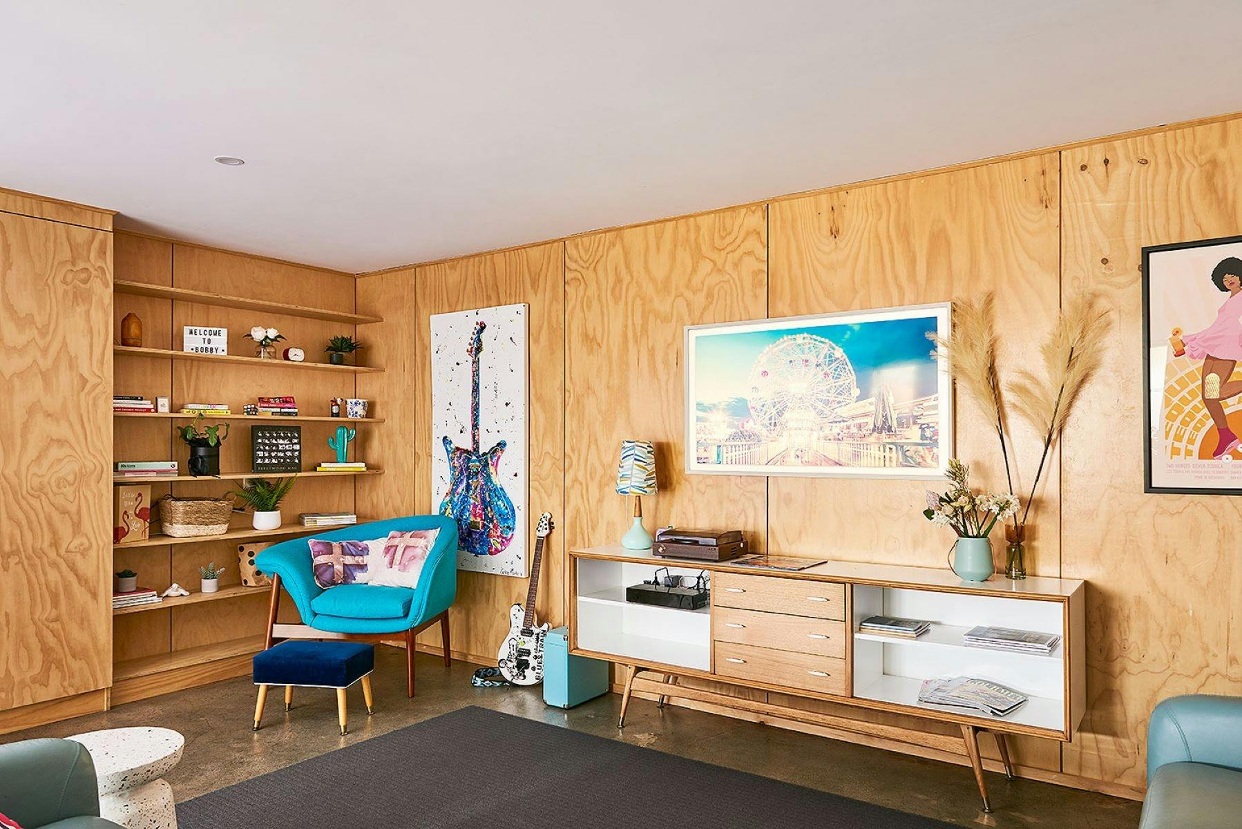 Lounge and entertainment area