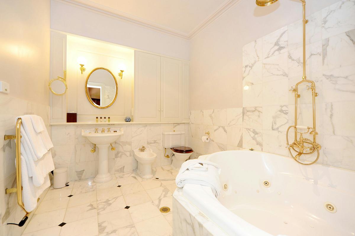 Stable Suite - Bathroom