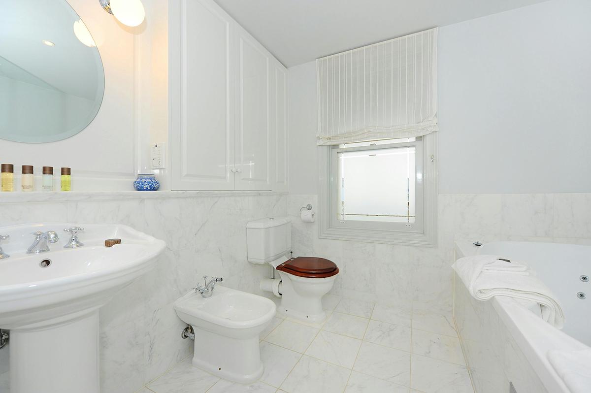 Yarra Suite - Bathroom