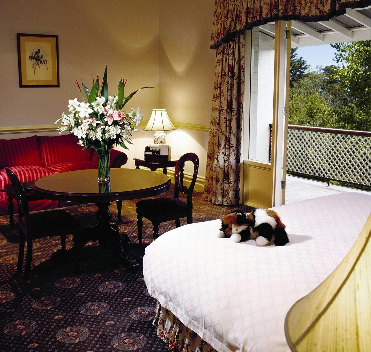 Melba Suite Dining Table