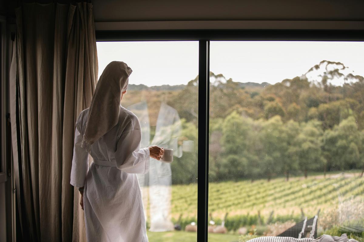 Enjoy a morning coffee whilst getting ready, overlooking neighbouring Lindenderry Estate Vineyard