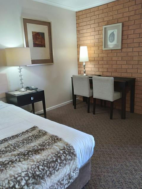 Bristol Hill Motor Inn