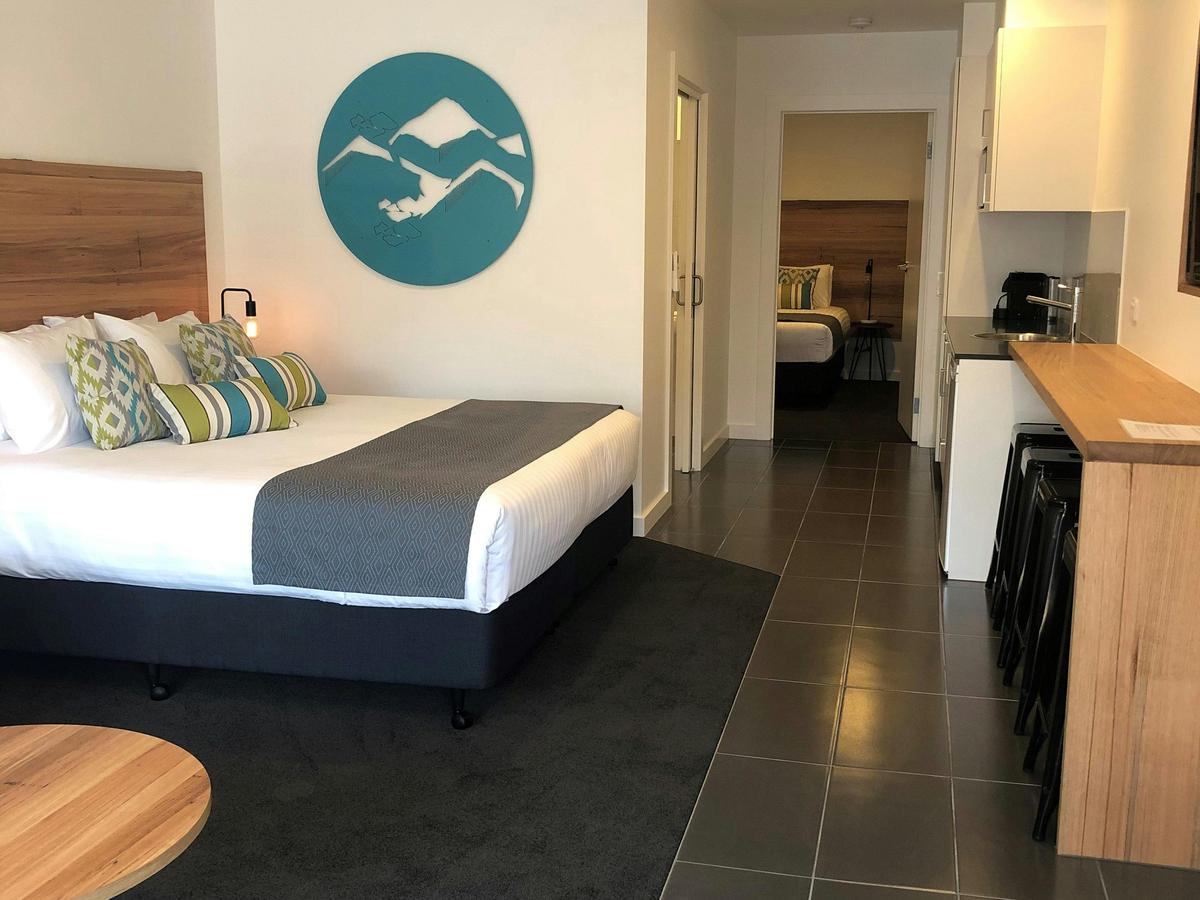 Deluxe Accessible Family Suite