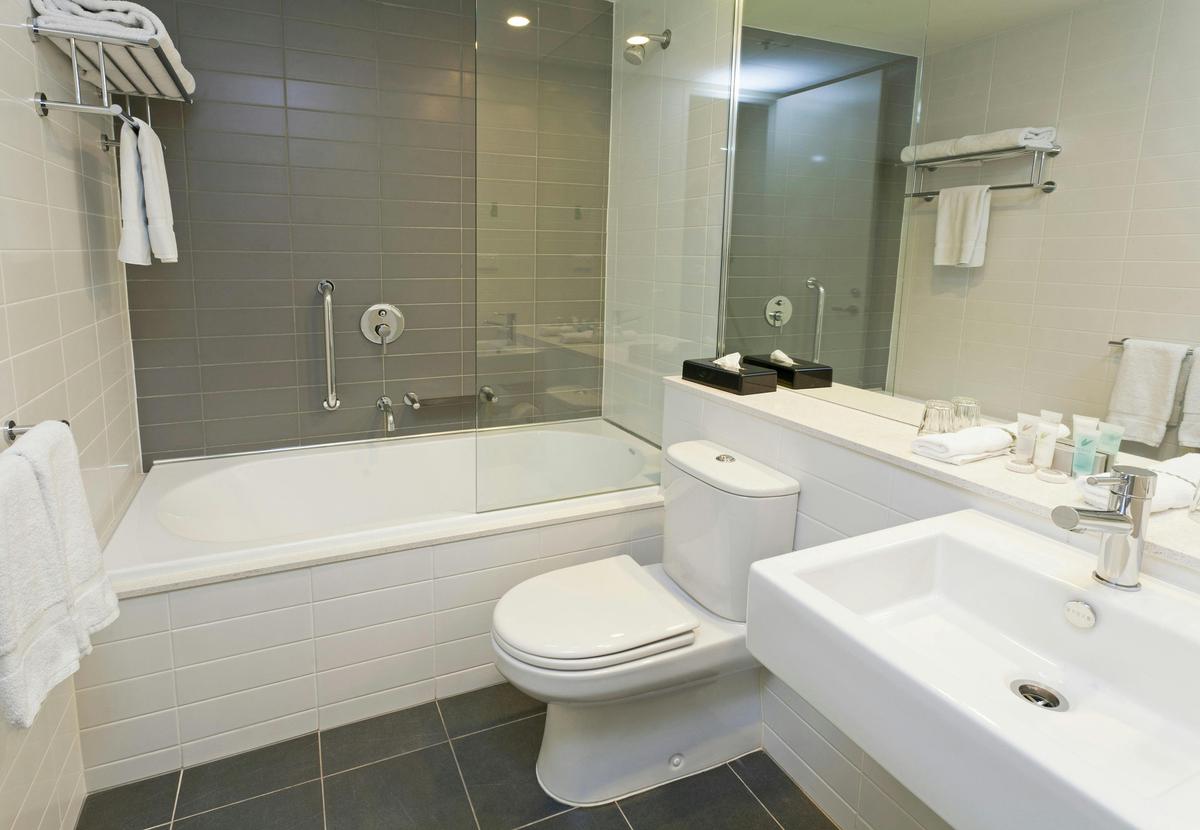 Premier King  Bathroom