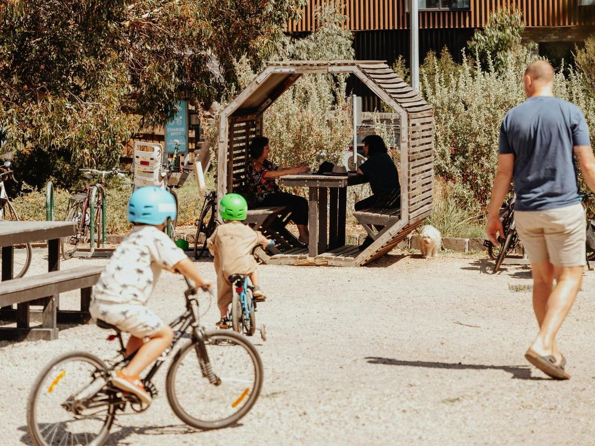 A great day out for the whole family (dogs included). Explore the wider park after brunch.