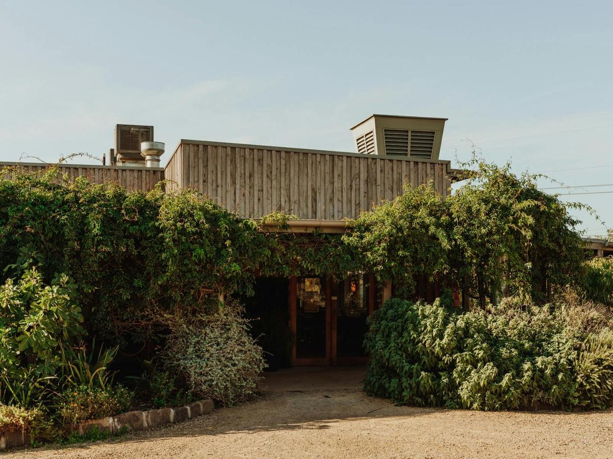 Surrounded by gardens and in the heart of the CERES Park, get your nature fix while you dine.