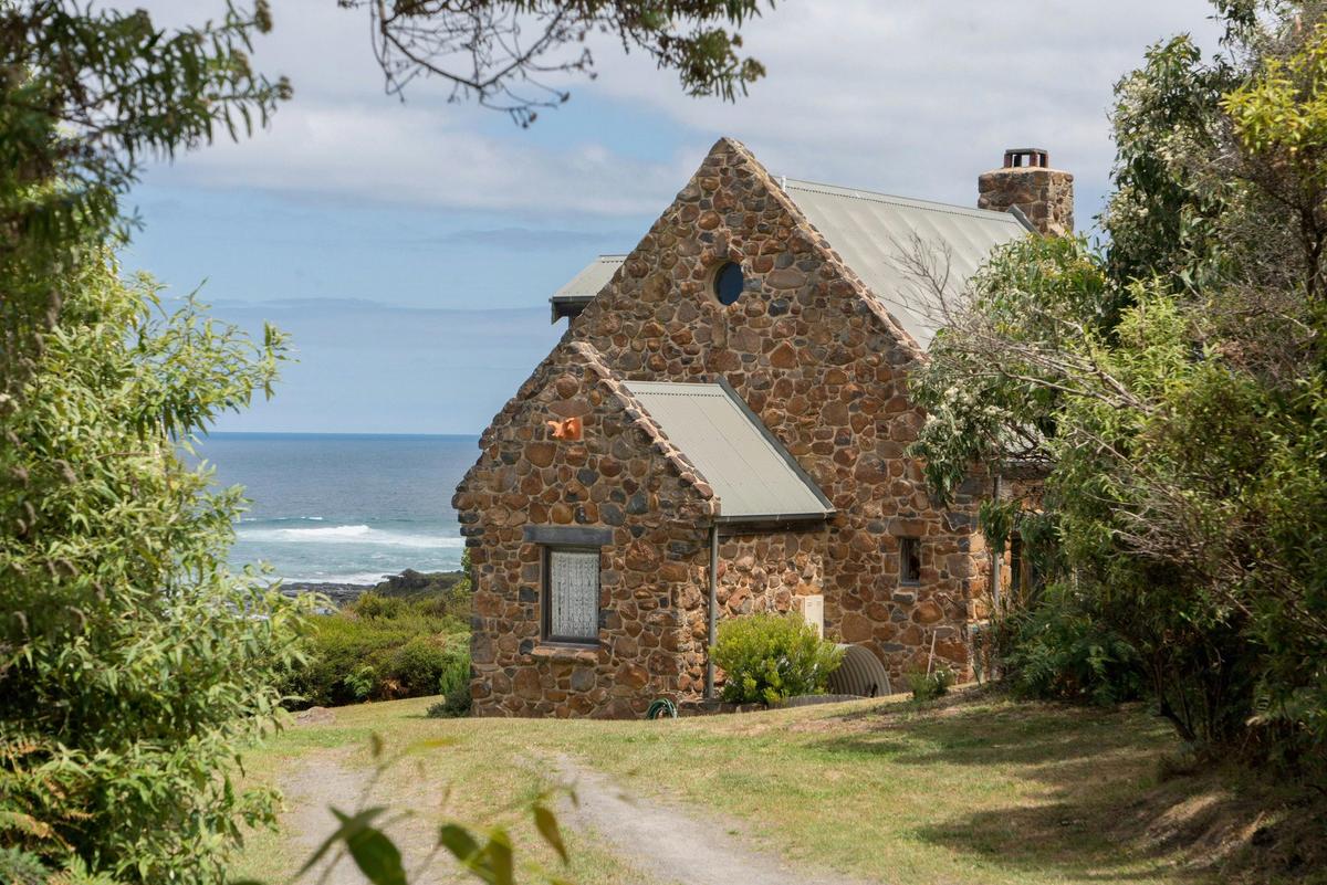 Stone Cottage  with beautiful sweeping ocean views