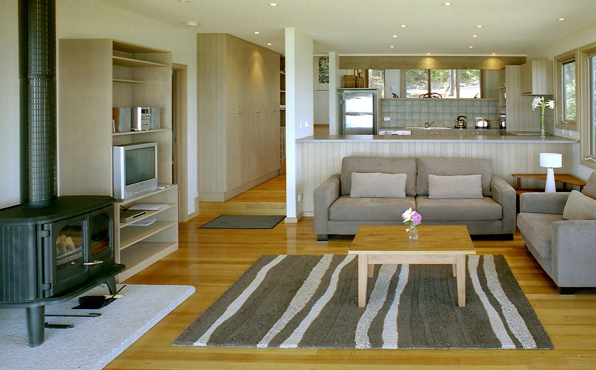 Seanook lounge and modern kitchen with open fireplace
