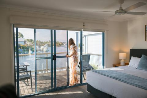 Captains Cove Waterfront Apartments Paynesville