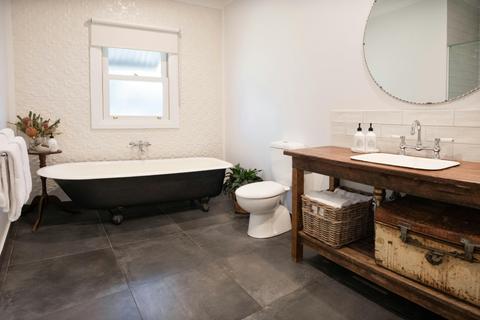 Corner Cottage Bright