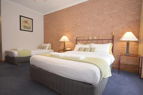 Executive Queen Twin Room