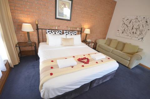 Deluxe King Spa Room
