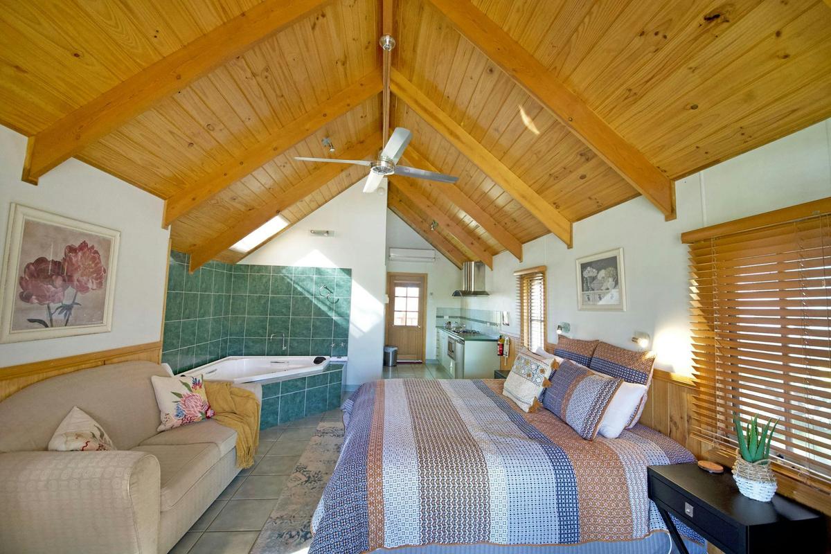 Luxury Cabin situation creek frontage