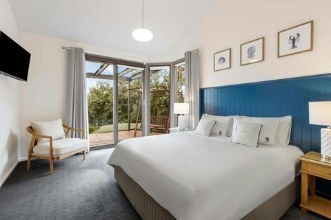 Luxury Garden Villa Main Bedroom