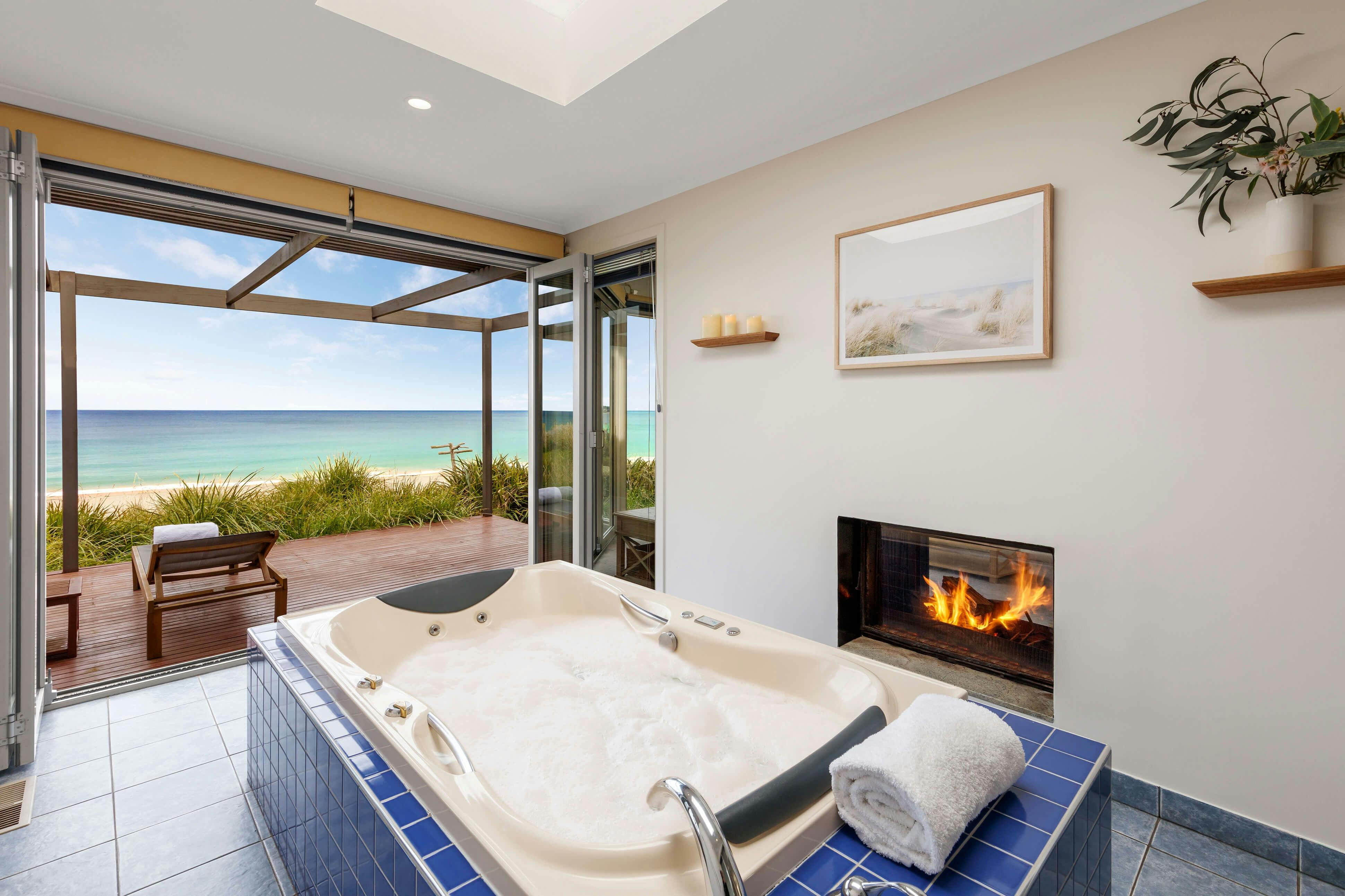 Beachfront Villa - spa bath overlooking the beach