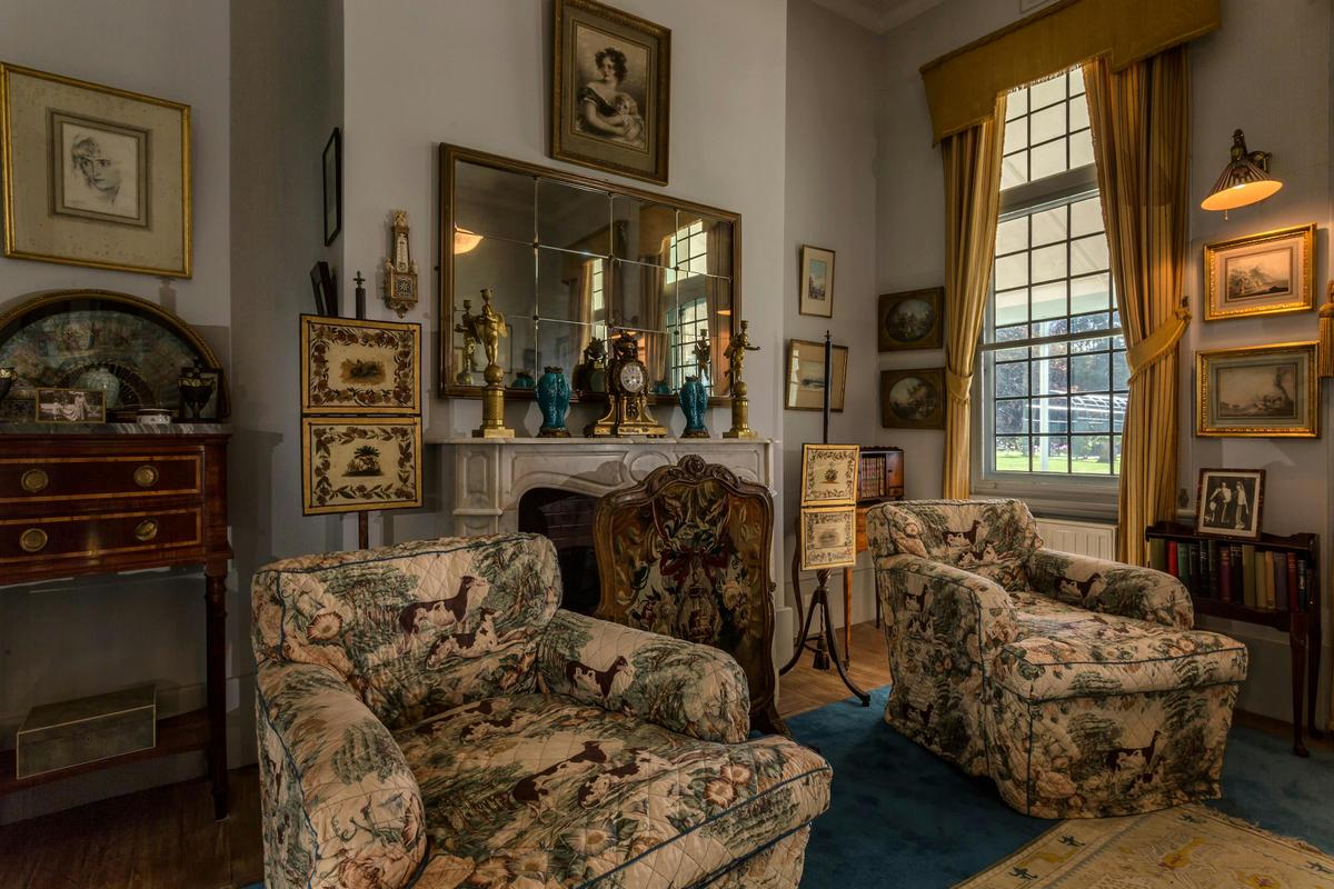 Inside Coombe Cottage