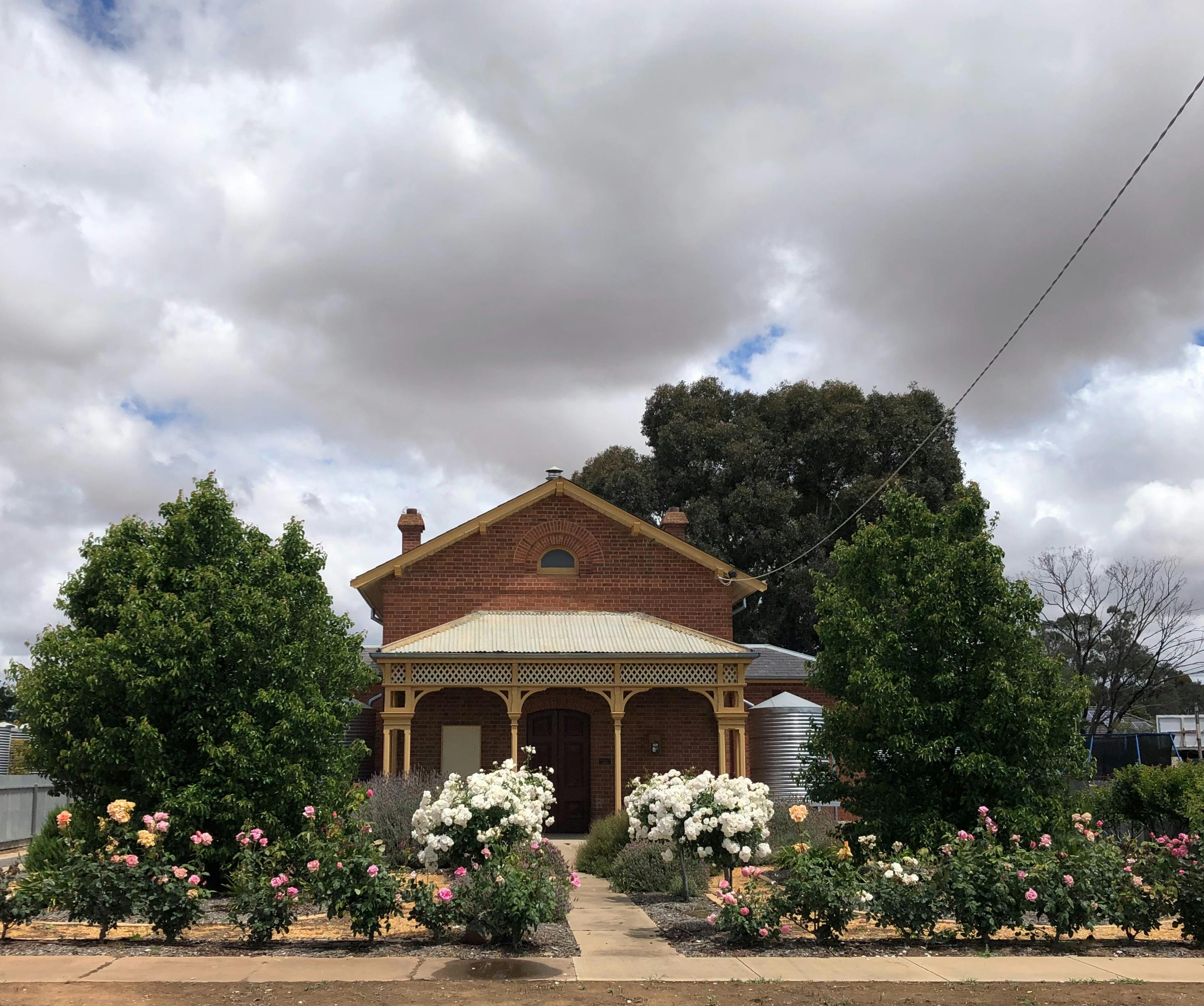 Front view of courthouse in Spring.