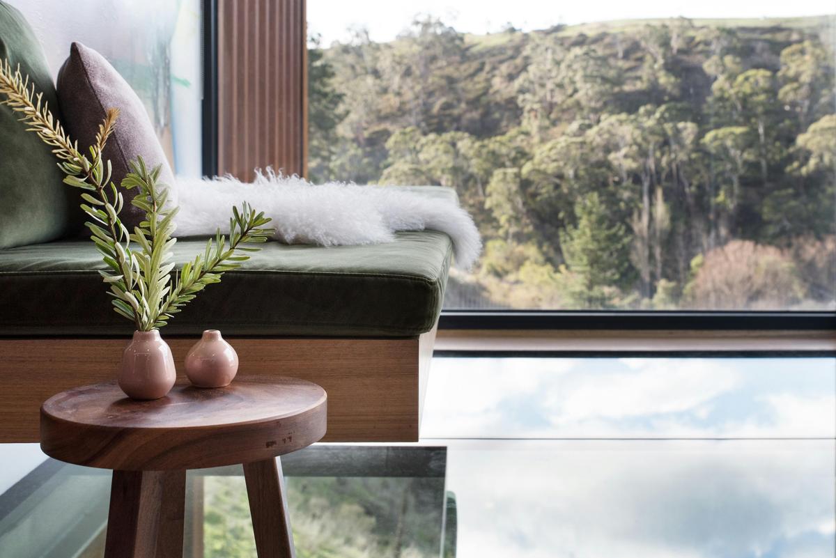 Infinity daybed and glass floor