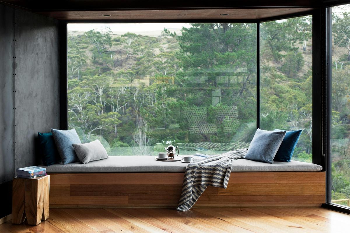 Infinity daybed with views to die for
