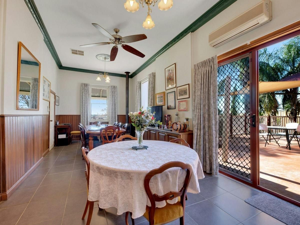 Breakfast Room
