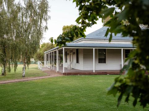 Dal Zotto Homestead and Petite Retreat