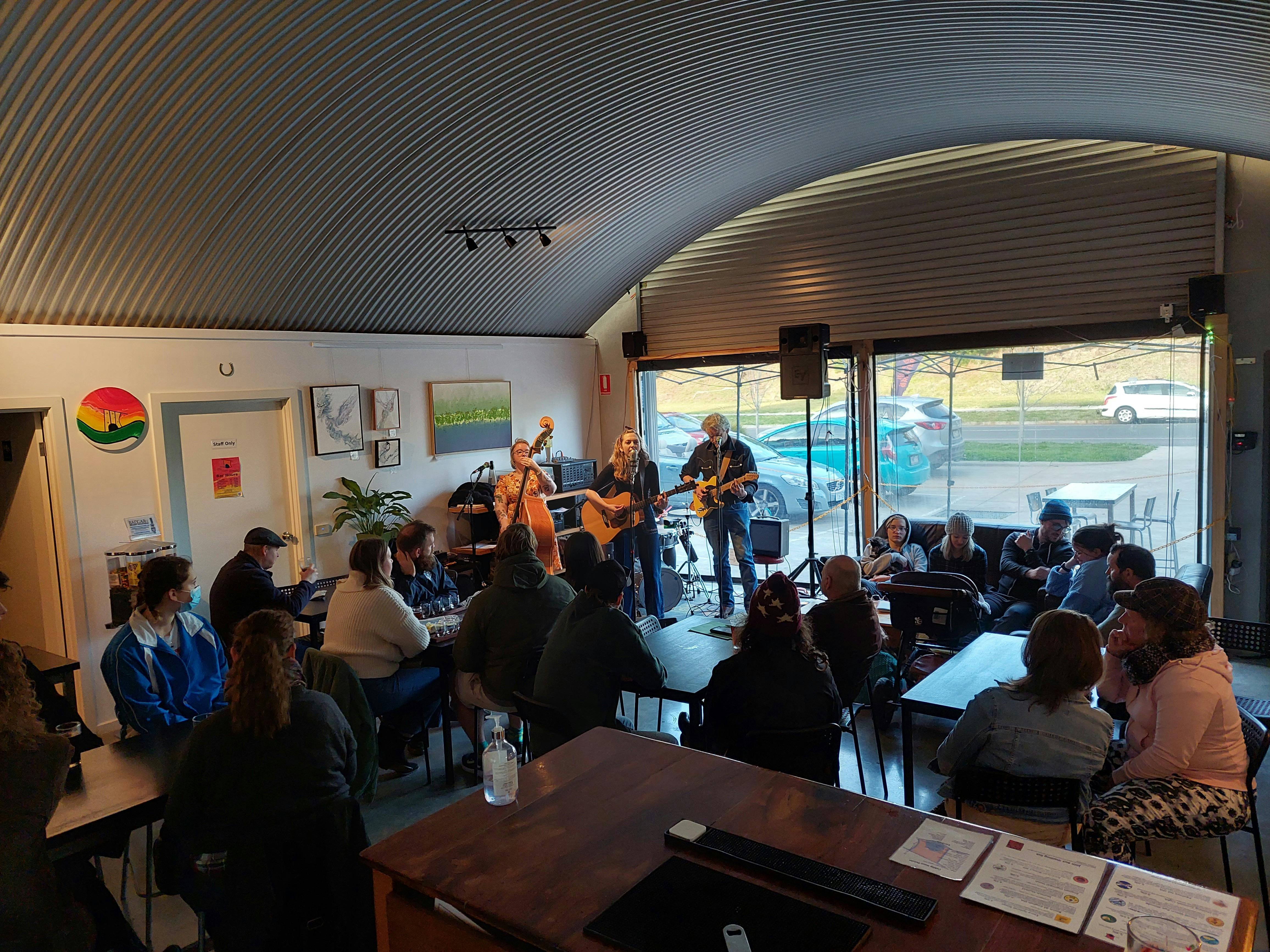 Sugarplums play a Saturday arvi gig