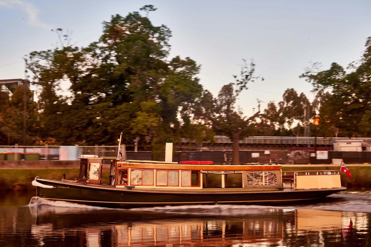 MV Grower at speed