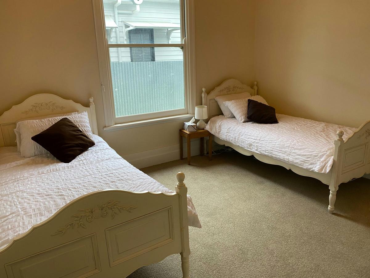 2 single beds