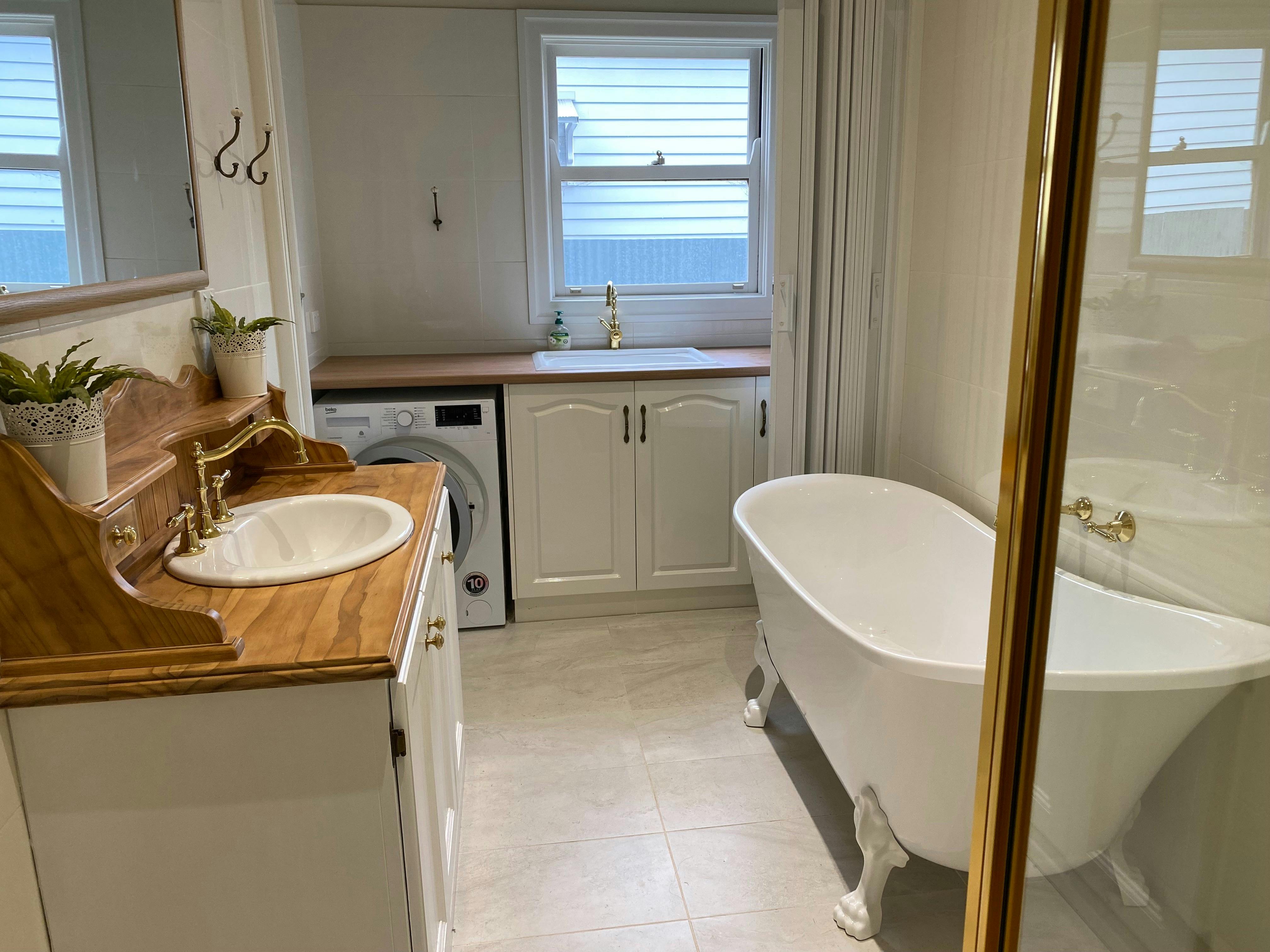 Main bathroom/laundry