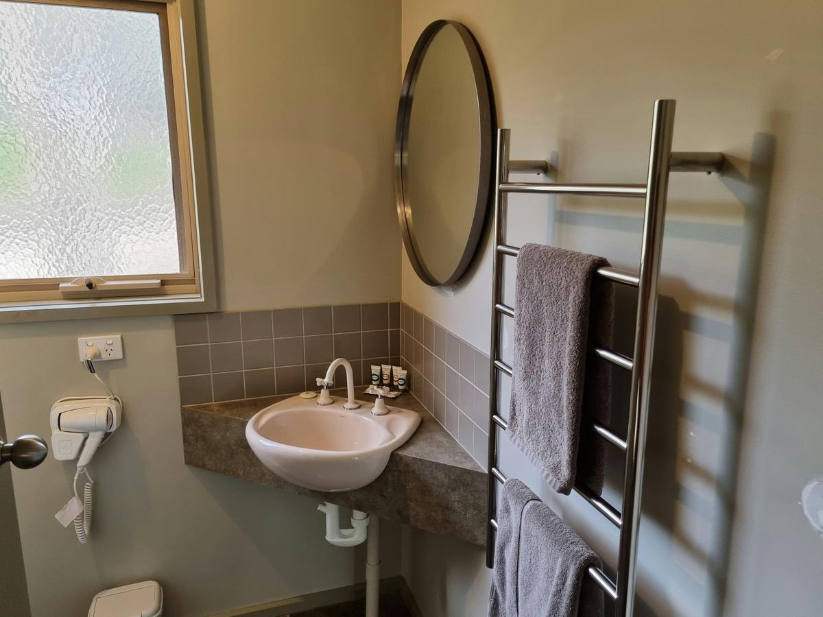 Basin & mirror in bathroom