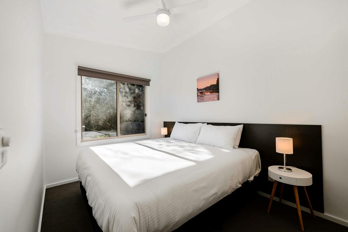 Deluxe 2 Bedroom Cabin - Sleeps 6