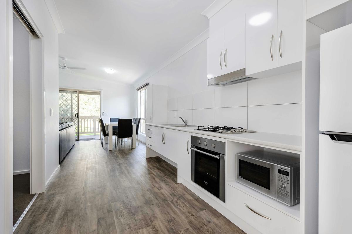 Deluxe 2 Bedroom Cabin - Sleeps 6