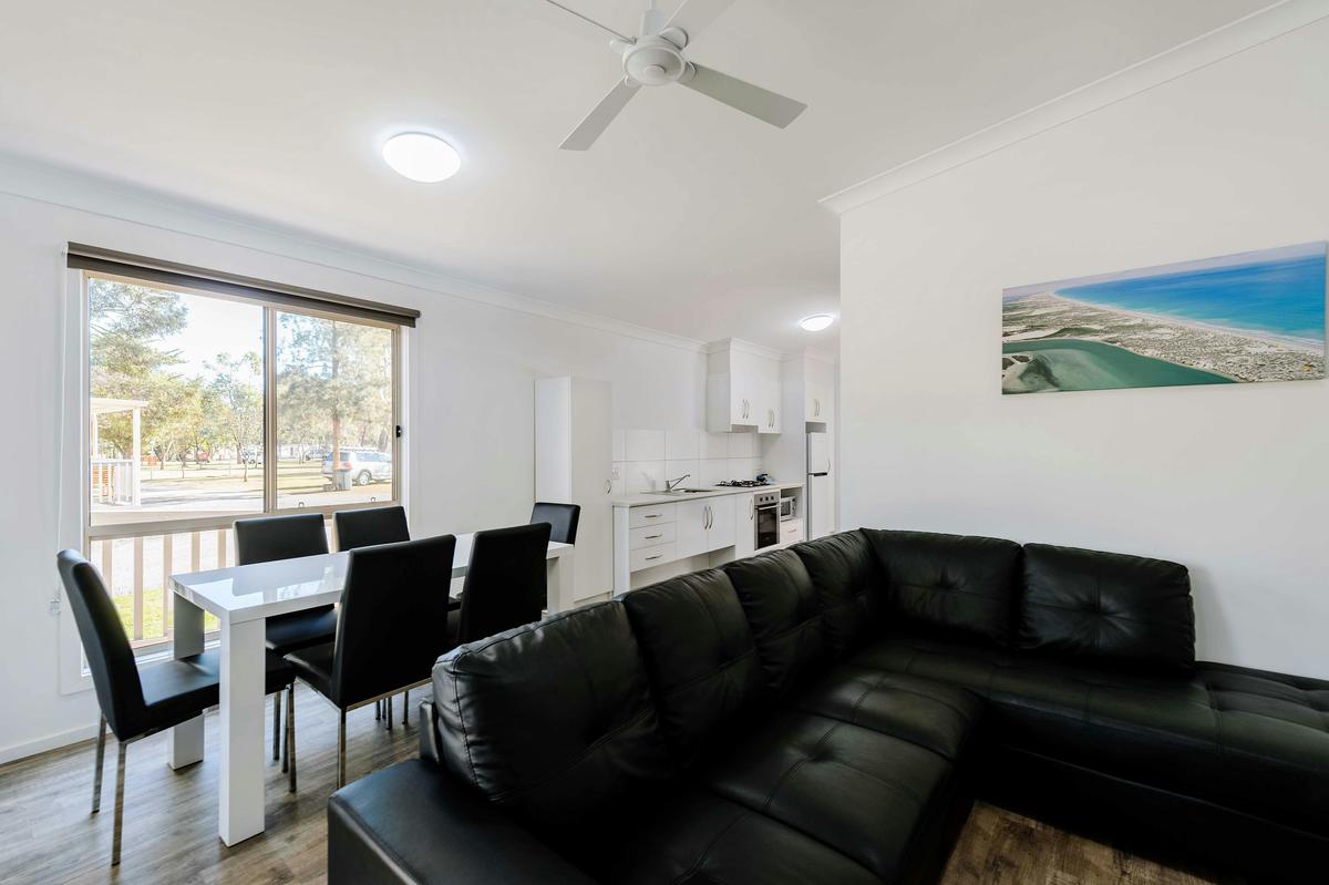 Deluxe 2 Bedroom Cabin - Sleeps 6