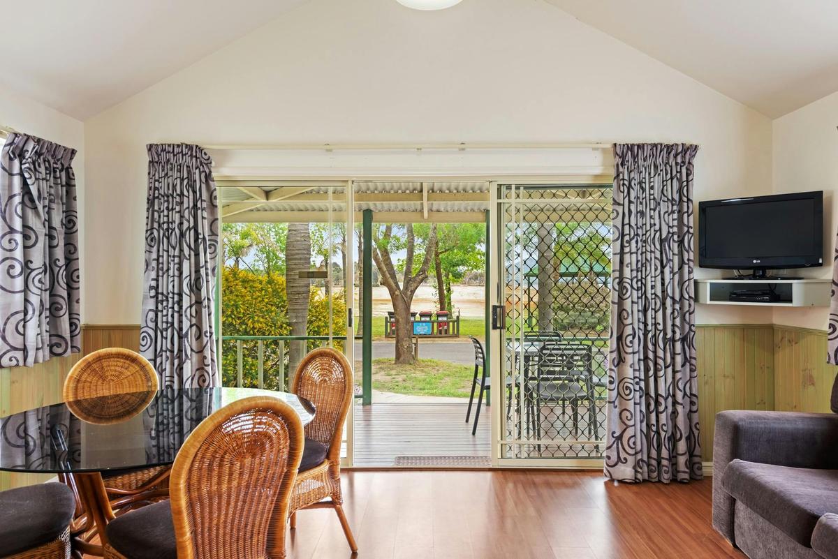 Deluxe Spa Cabin - Sleeps 4