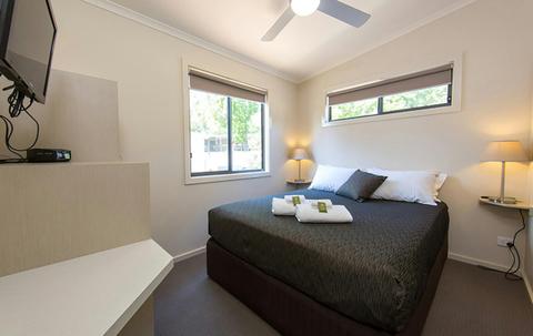 Deluxe 2 Bedroom Cabin - Sleeps 6