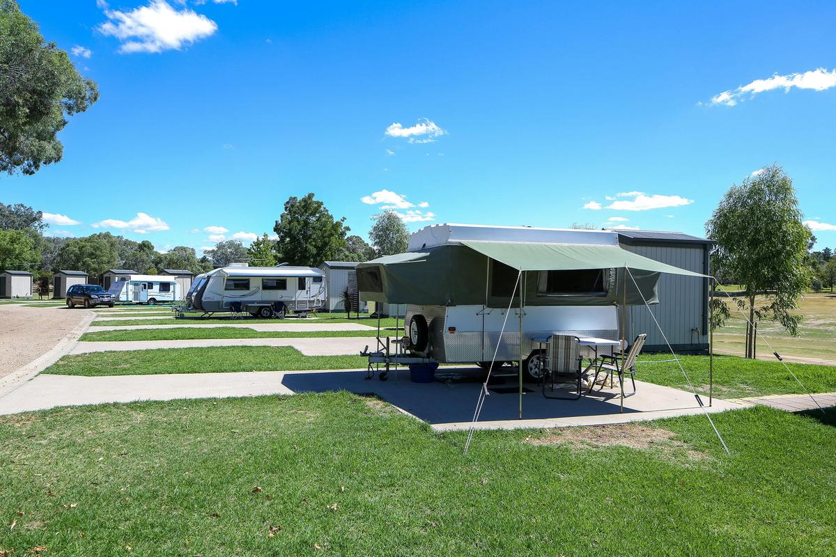 Ensuite Powered Grass Site