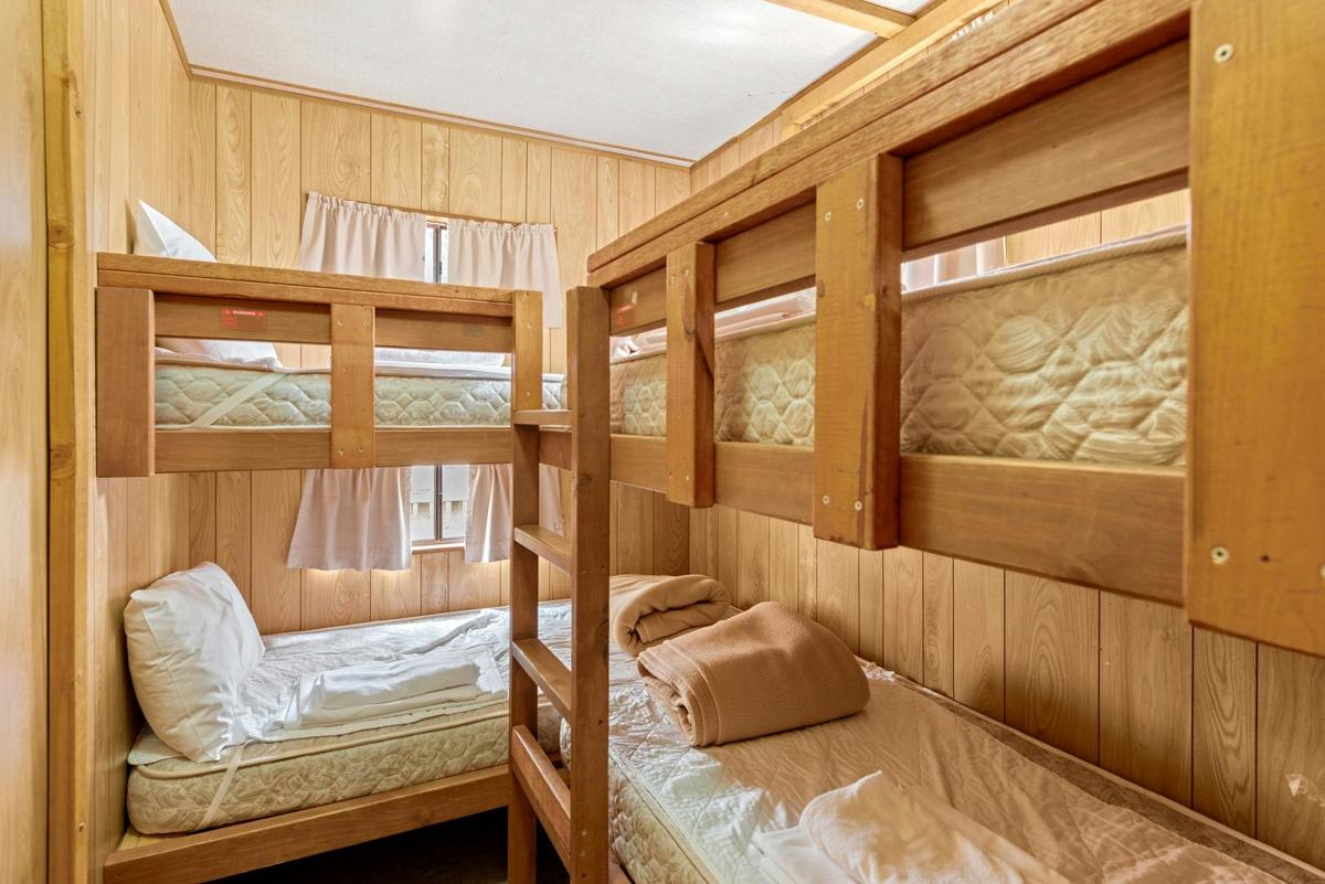 Standard 2 Bedroom Cabin - Sleeps 6