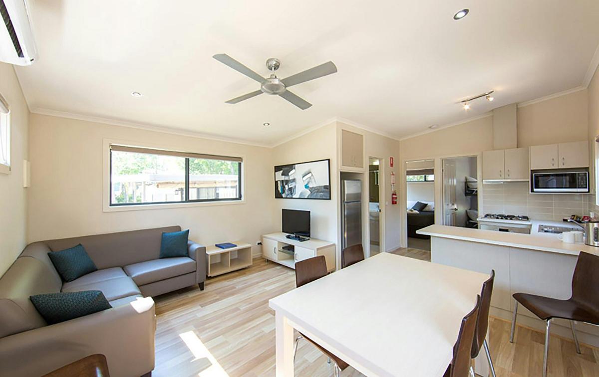 Deluxe 2 Bedroom Cabin - Sleeps 6