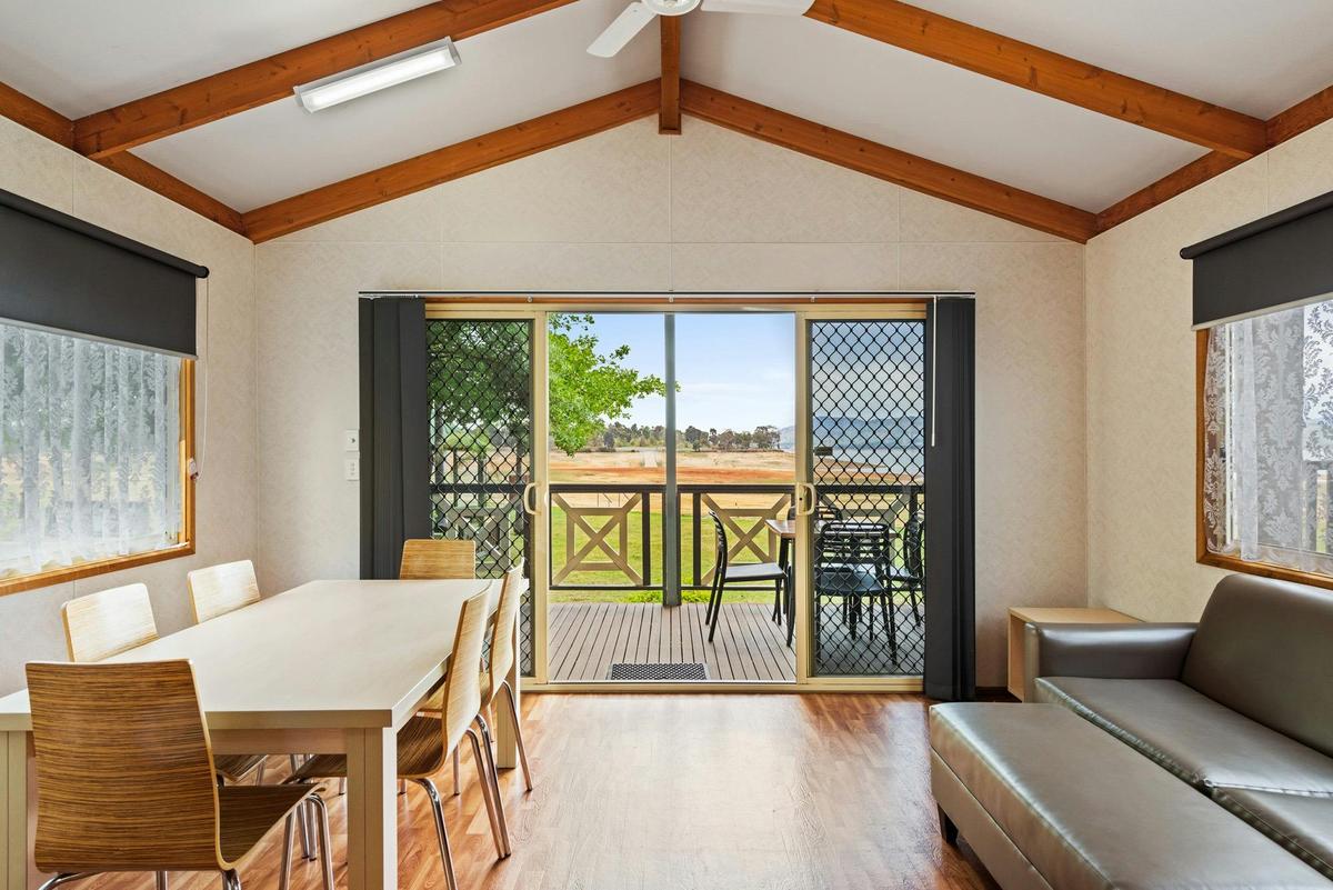 Superior 2 Bedroom Cabin - Sleeps 5