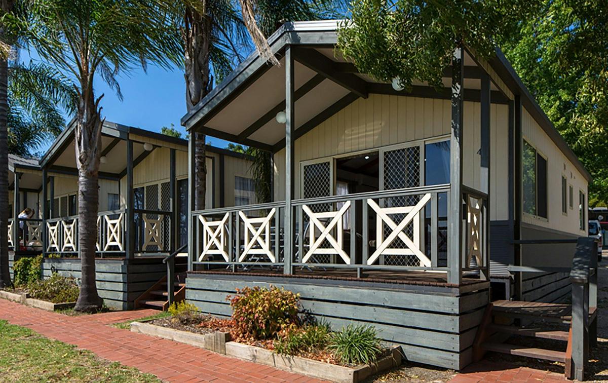Superior 2 Bedroom Cabin - Sleeps 5