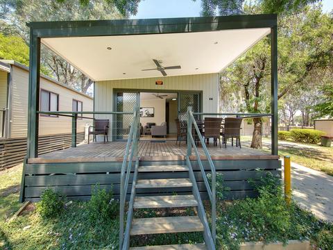 Deluxe 3 Bedroom Cabin - Sleeps 8