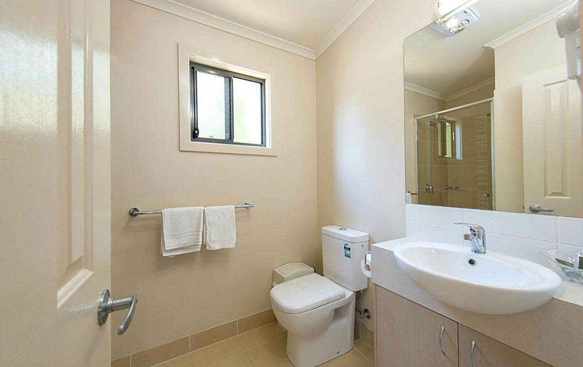 Deluxe 2 Bedroom Cabin - Sleeps 6