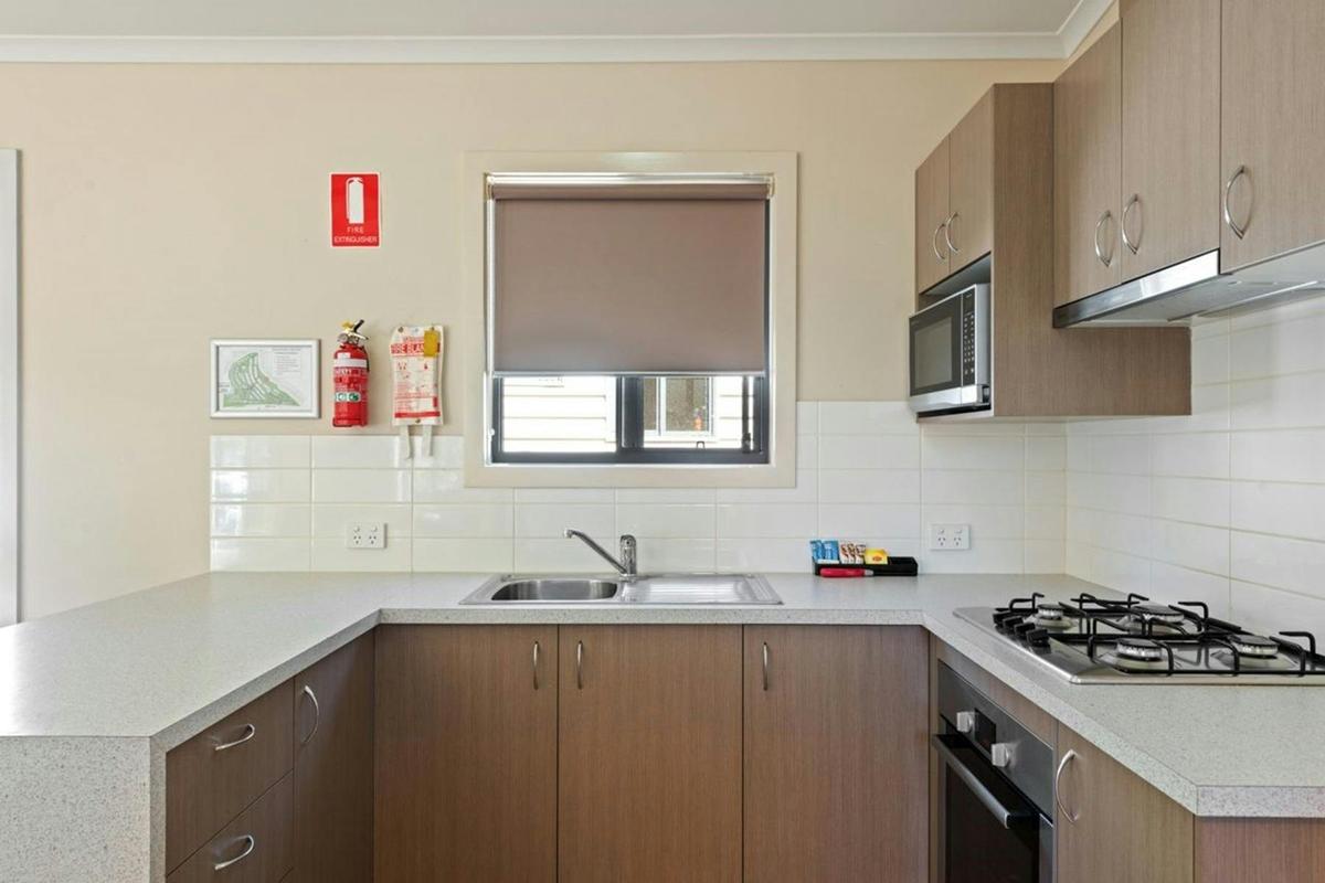 Deluxe 2 Bedroom Cabin - Sleeps 5